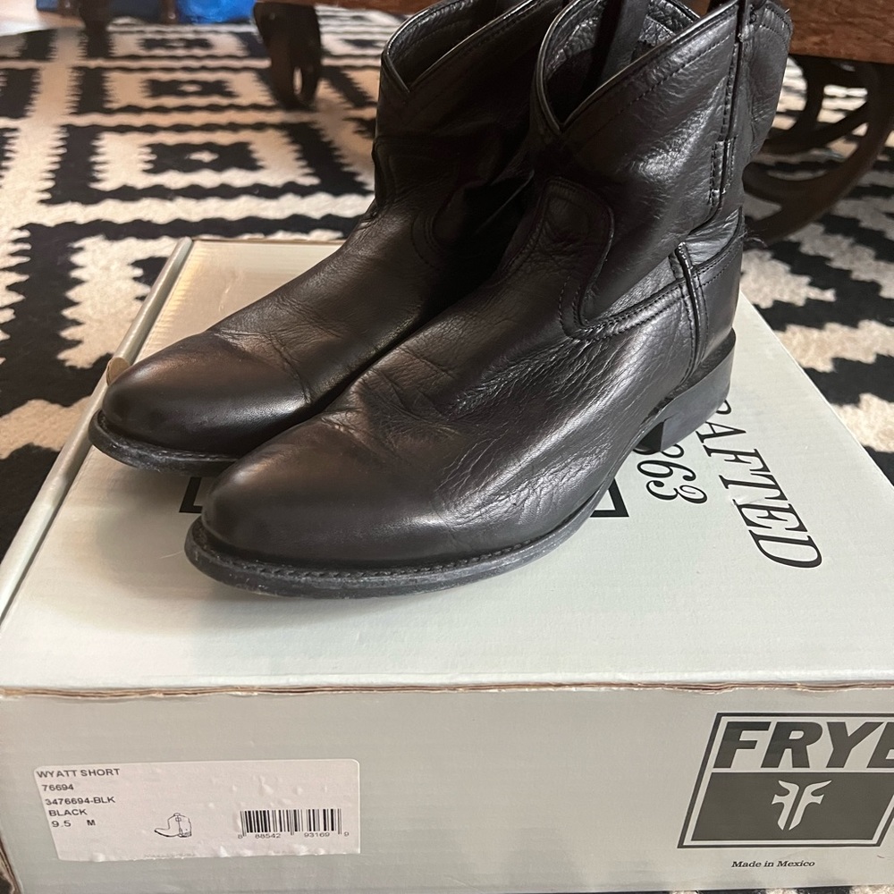 Women’s Frye Short Boots - 9.5